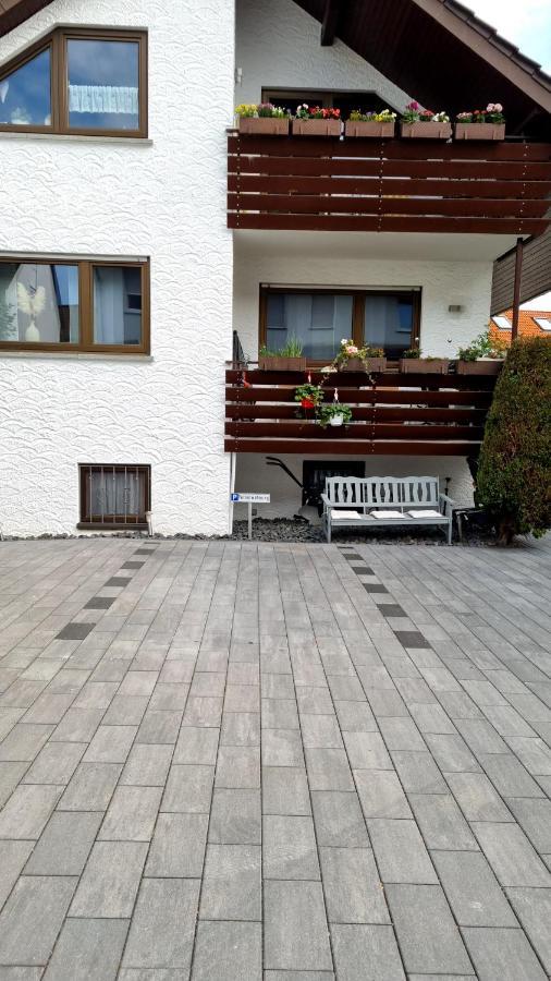 Ruhige, Modern Eingerichtete 2 Zimmer Wohnung Im Untergeschoss Eines Zweifamilienhauses Hildrizhausen Екстериор снимка